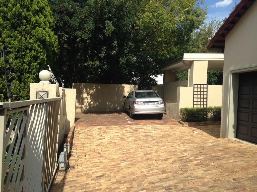 A Hundred Thousand Welcomes B&B Sandton Extérieur photo