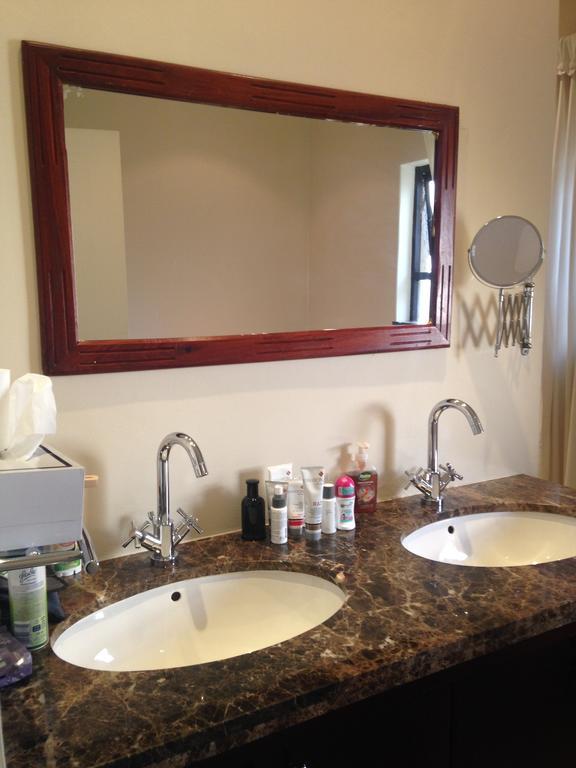 A Hundred Thousand Welcomes B&B Sandton Chambre photo